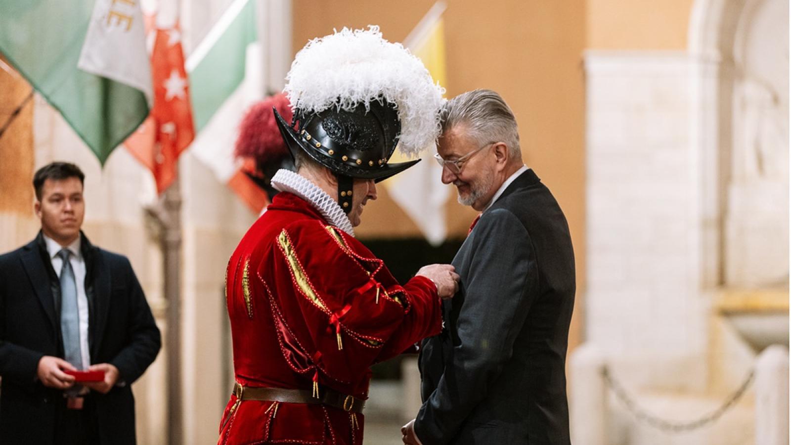             Professor Andreas Widmer was named Knight of Saint Sylvester on January 22. This recognition, bestowed by the Pope, acknowledges Widmer's continuous dedication, including his past service in the Swiss Guard under Pope St. John Paul II, highlighting his exemplary contributions to the Church.            