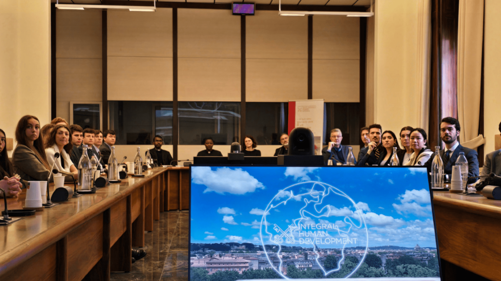 room full of people in a roundtable