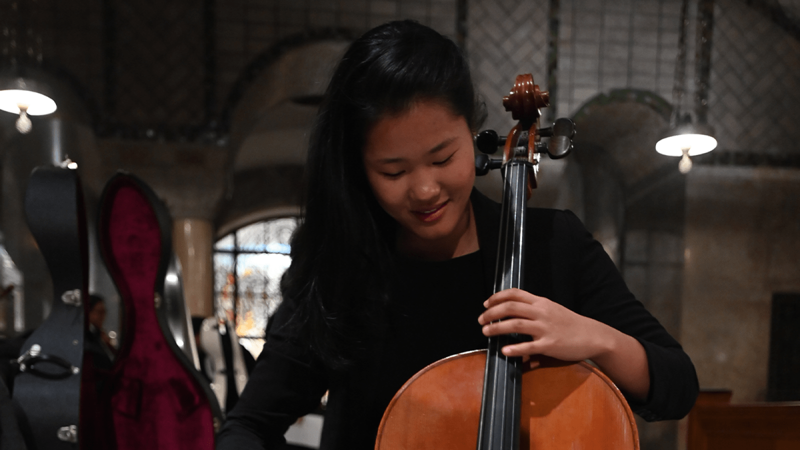 katherine elizabeth playing the cello