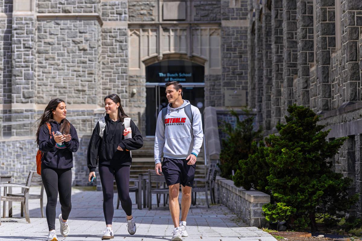 Busch students walking from class at Maloney.