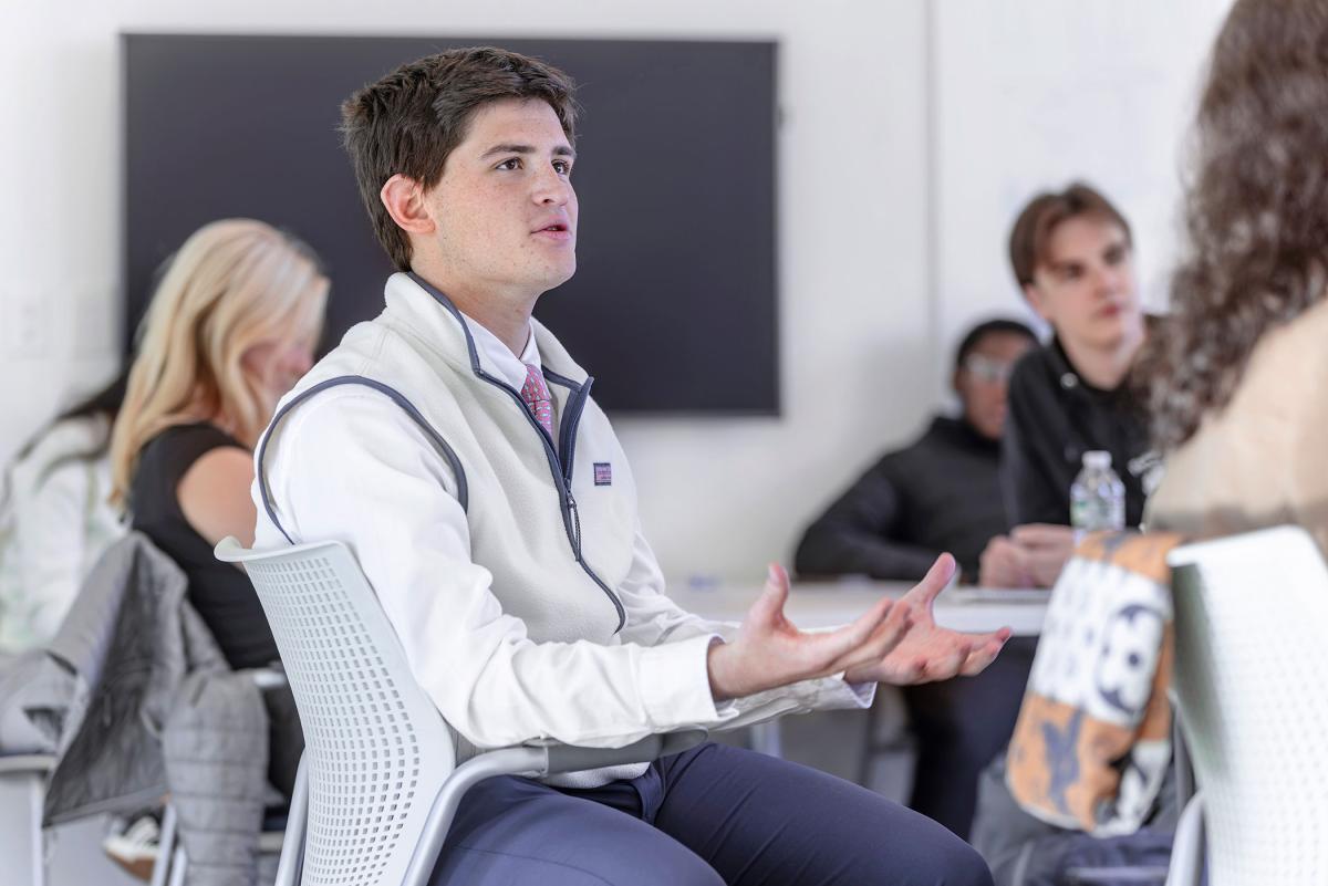 Business student talking to professor.