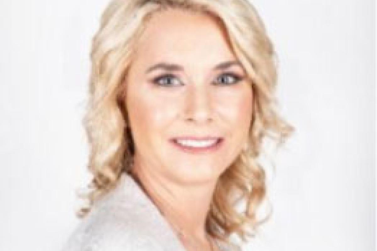 alyson barker headshot
