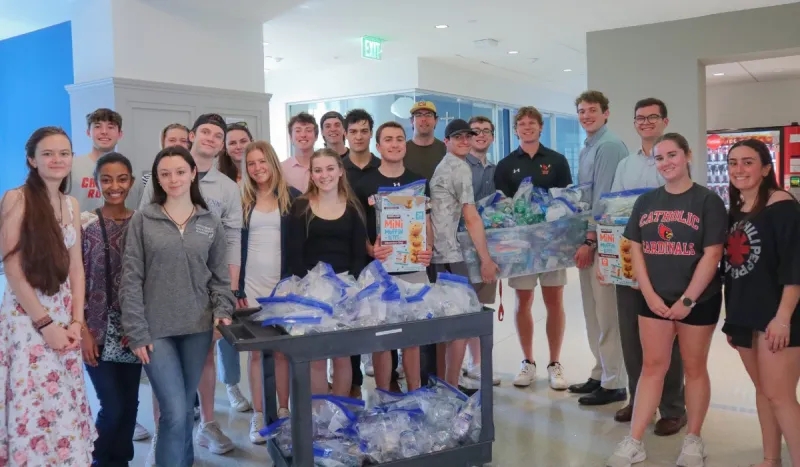 The Dean's Student Advisory Council hosted a school-wide service project with Busch School leadership groups and Catholic Charities.